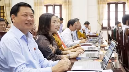 Đến lượt Quảng Trị họp không cần giấy tờ