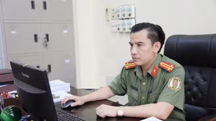 Sứ mệnh “kết nối” của người sỹ quan liên lạc