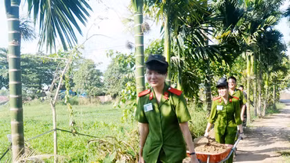 Hơn 20.000 cán bộ, chiến sĩ tham gia hoạt động nghĩa tình với người dân TP Hồ Chí Minh