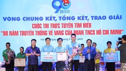 Trao giải cuộc thi tìm hiểu “90 năm truyền thống vẻ vang của Đoàn Thanh niên Cộng sản Hồ Chí Minh”
