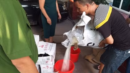 Bắc Giang bắt giữ 1 tấn bột làm bánh trung thu nhập lậu 