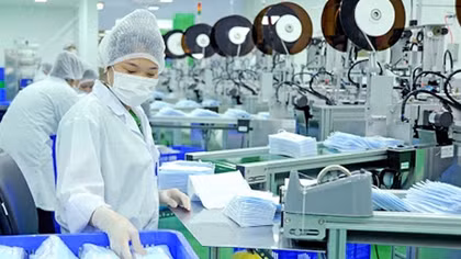 Khẩu trang thời Covid-19: "Sóng ngầm" trong dịch