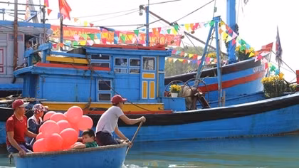 Cửa biển Sa Huỳnh tưng bừng lễ ra quân nghề cá đầu năm