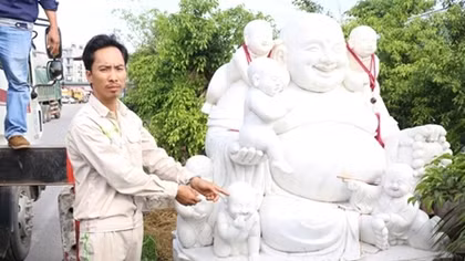 Cẩu trộm tượng đá Phật Di Lặc mang về nhà để thờ
