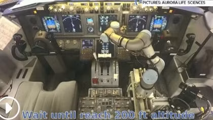Robot phụ lái Boeing 737 thành công trên phần mềm mô phỏng