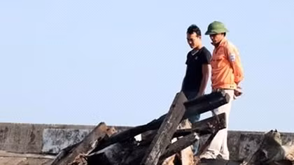 Hàng chục thanh niên sang xã bên đốt phá bè lưới, ngư cụ