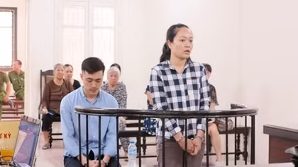 Người đàn bà bị rủ rê chiếm đoạt hàng chục ngàn USD