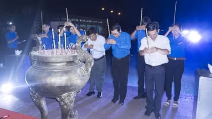 Dâng hương tri ân các anh hùng liệt sĩ hy sinh tại Trạm quân y Tiền phương Y4
