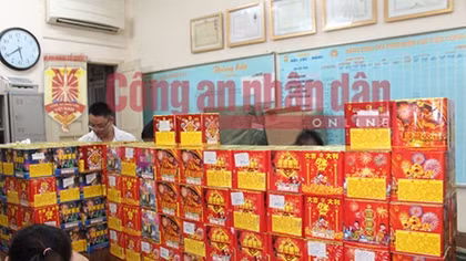 Thu giữ nửa tấn pháo lậu ở Hà Nội