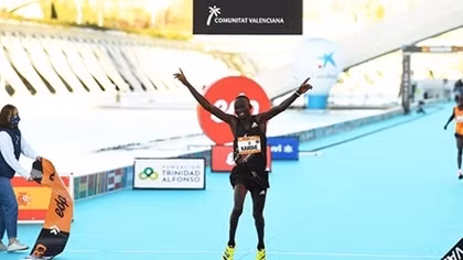 Tân kỷ lục gia trên đường chạy bán marathon