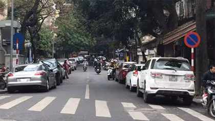 Tăng giá trông giữ phương tiện không phải là giải pháp tối ưu hạn chế xe cá nhân