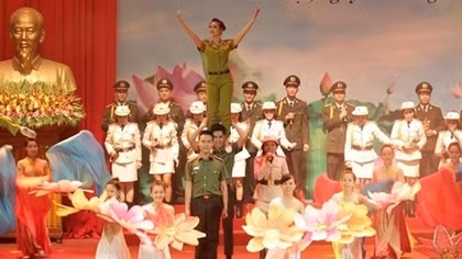 Trọn niềm tin với Đảng, mừng xuân