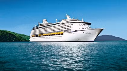 3.000 khách tàu biển Voyager of the Seas cập cảng Chân Mây và Nha Trang
