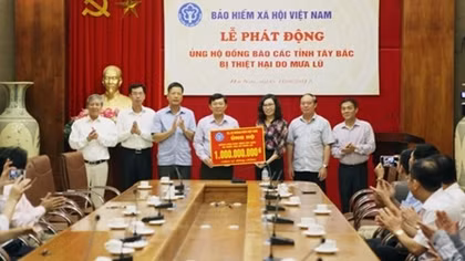 Bảo hiểm xã hội Việt Nam ủng hộ đồng bào bị lũ lụt các tỉnh Tây Bắc 1 tỷ đồng