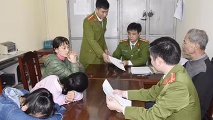 2 nữ sinh bỏ nhà đi tìm việc đã về nhà 