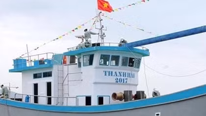Hạ thủy tàu đánh cá kết cấu vật liệu composite giá trị hơn 12,8 tỷ đồng