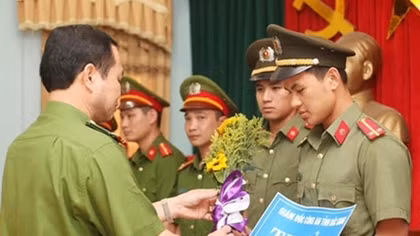 Trao thưởng cho Công an huyện Hiệp Hòa phá án ma túy lớn