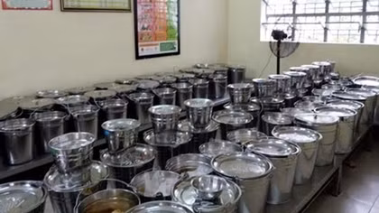 Cách chức hiệu trưởng “ăn bớt” khẩu phần của học trò