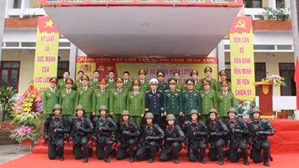 Trung Đoàn CSCĐ Đông Bắc ra quân huấn luyện, phát động thi đua năm 2020
