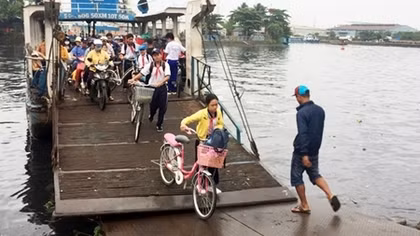 Nhọc nhằn cảnh “lụy phà” đến trường
