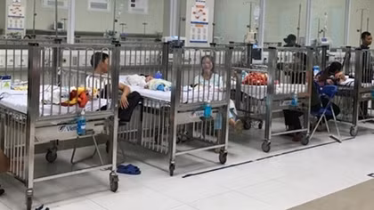 Nhiều bệnh nhi chuyển từ Bắc Ninh lên vẫn trong tình trạng nguy kịch