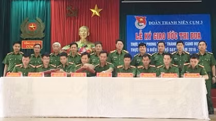 Ký giao ước thi đua thực hiện phong trào “Thanh niên CAND học tập, thực hiện 6 điều Bác Hồ dạy”