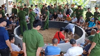 Đột kích sới gà trong quán cafe, thu giữ hơn 200 triệu đồng