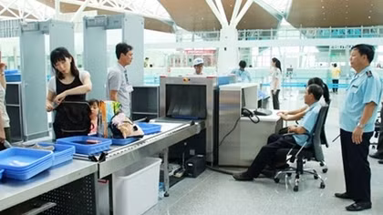 Cảnh giác khi nhận mang hộ đồ lên máy bay
