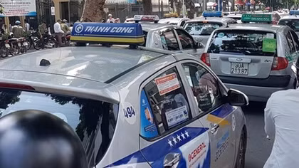 Khách giảm 60%, doanh nghiệp đề nghị bỏ biển cấm taxi