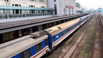 Dừng chạy tàu hàng ngày tuyến Hà Nội- Vinh do vắng khách