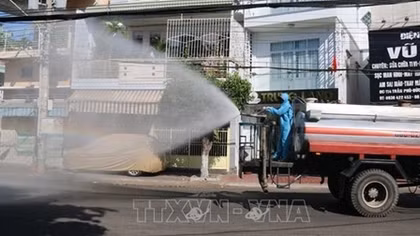 Phun hoá chất khử trùng diện rộng trên địa bàn thành phố Phan Thiết