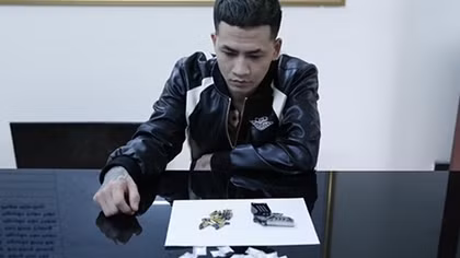 Quản lý kiốt tàng trữ súng và ma túy