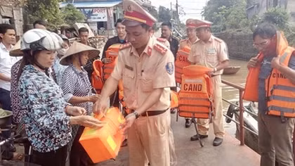 Nghĩa tình với bà con vùng khó