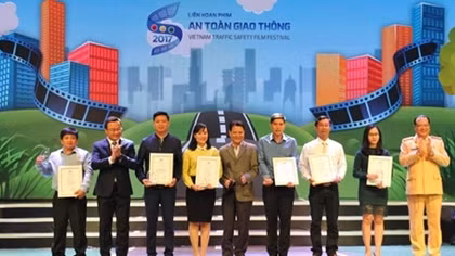 Trao giải cho 25 tác phẩm xuất sắc về an toàn giao thông 