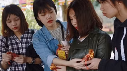 Chùa Hà nhộn nhịp cầu duyên trong ngày lễ tình nhân
