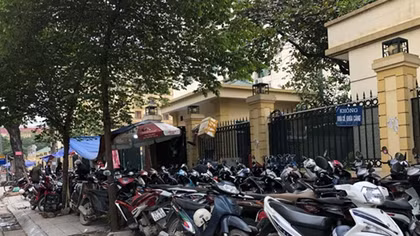 Kiểm tra các bãi trông giữ xe tại Hà Nội:“Sờ” đâu cũng thấy sai phạm