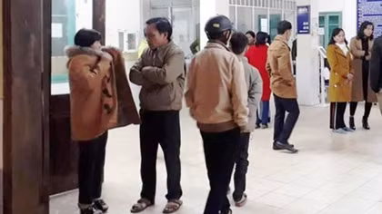 Hai cháu bé mồ côi cần được giúp đỡ