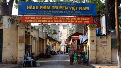 Nghệ sĩ lại bức xúc về việc cổ phần hóa Hãng phim Truyện VN: Bộ VH,TT&DL nói gì?
