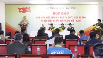 Đổi mới và nâng cao chất lượng công tác quản lý xuất nhập cảnh
