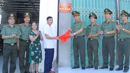 Công an Lào Cai trao nhà tình nghĩa cho cán bộ có hoàn cảnh khó khăn