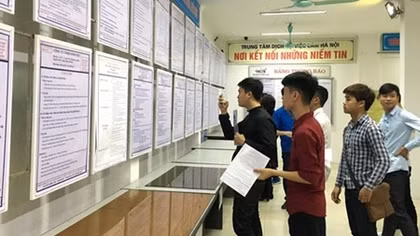 “Đỏ mắt” tìm lao động