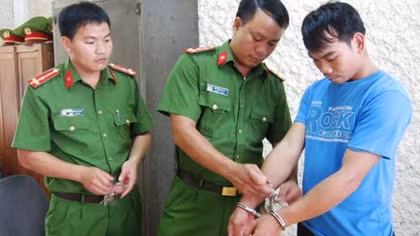 Bắt giữ đối tượng gây ra 10 vụ lừa đảo chiếm đoạt tiền tỉ