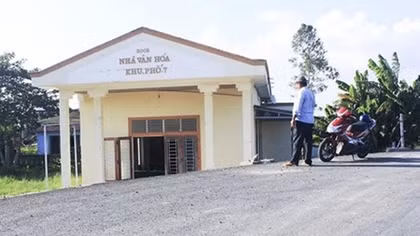 Nhà văn hóa bị bức tử