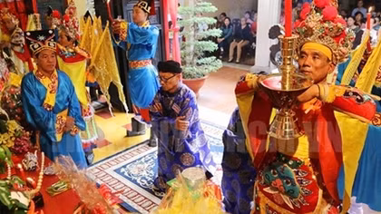 Bên Lăng Ông Bà Chiểu