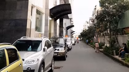 Chủ đầu tư và đơn vị quản lý chung cư hè nhau làm khổ người dân