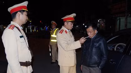 Hà Nam: Xử phạt gần 1.000 tài xế có "hơi men"