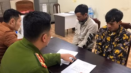 Lên mạng tìm mối để buôn pháo nổ