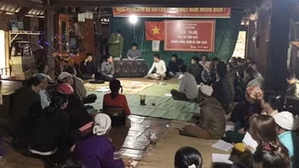 Công an thị trấn Hồi Xuân “4 cùng” với dân