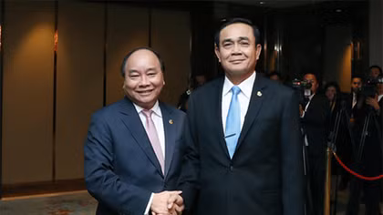 Thủ tướng Nguyễn Xuân Phúc gặp Thủ tướng Thái Lan