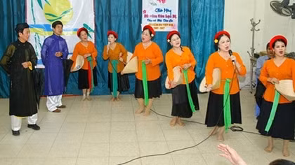 Có một câu lạc bộ dân ca giữa phố